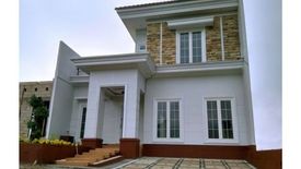 Villa dijual dengan 4 kamar tidur di Jambangan, Jawa Timur