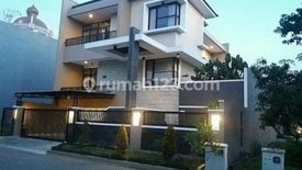 Rumah dijual dengan 5 kamar tidur di Sambikerep, Jawa Timur