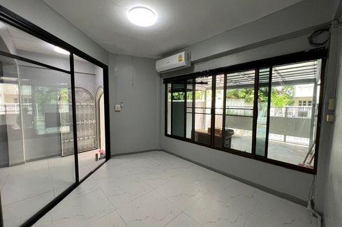 2 Bedroom House for rent in Bang Chak, Bangkok near BTS Punnawithi