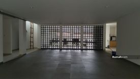 Townhouse dijual dengan 4 kamar tidur di Lebak Bulus, Jakarta