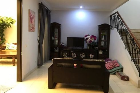 Rumah disewa dengan 3 kamar tidur di Lengkong Gudang, Banten