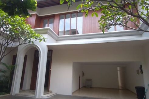 Rumah dijual dengan 4 kamar tidur di Cipete Utara, Jakarta
