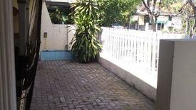 Rumah dijual dengan 4 kamar tidur di Kali Rungkut, Jawa Timur