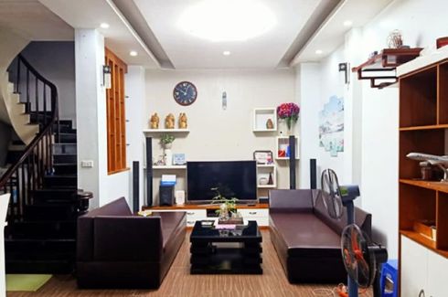 Cần bán nhà riêng 4 phòng ngủ tại Dịch Vọng, Quận Cầu Giấy, Hà Nội