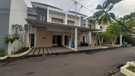 Rumah dijual dengan 4 kamar tidur di Jagakarsa, Jakarta