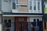 Rumah dijual dengan 5 kamar tidur di Kedung Baruk, Jawa Timur