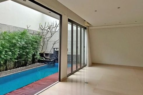 Rumah dijual dengan 3 kamar tidur di Cipete Utara, Jakarta