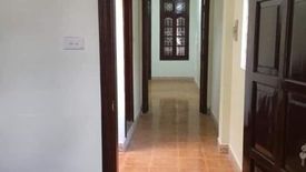 5 Bedroom Townhouse for sale in Nga Tu So, Ha Noi