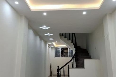 4 Bedroom House for sale in Nga Tu So, Ha Noi