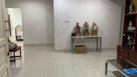 Rumah dijual dengan 5 kamar tidur di Kelapa Gading Barat, Jakarta