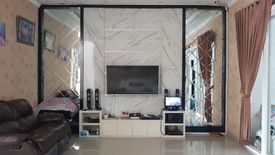 Rumah dijual dengan 5 kamar tidur di Babatan, Jawa Timur