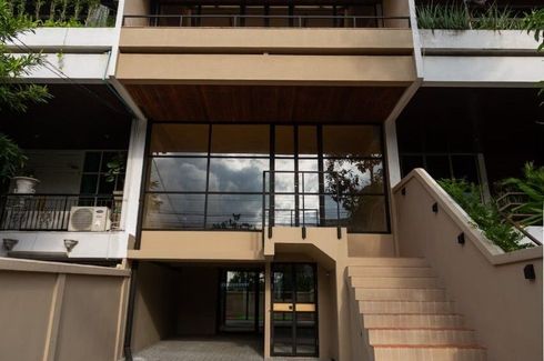 3 Bedroom Townhouse for sale in Phra Khanong Nuea, Bangkok