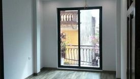 3 Bedroom Townhouse for sale in Nga Tu So, Ha Noi