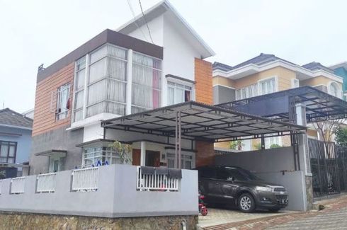Rumah dijual dengan 4 kamar tidur di Batujajar Barat, Jawa Barat