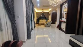 5 Bedroom House for sale in Jalan Molek (2/1 - 2/42), Johor