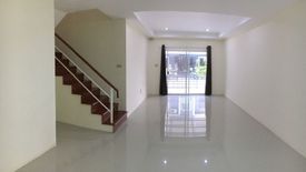 3 Bedroom Townhouse for sale in Dokmai, Bangkok