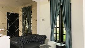 Townhouse dijual dengan 5 kamar tidur di Lebak Bulus, Jakarta