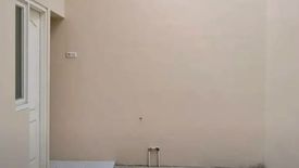 Townhouse dijual dengan 5 kamar tidur di Ploso, Jawa Timur