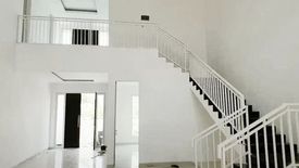 Rumah dijual dengan 3 kamar tidur di Dukuh Sutorejo, Jawa Timur