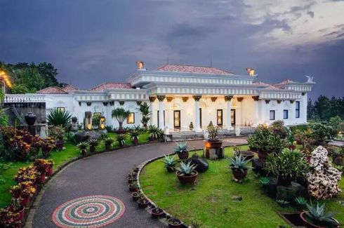 Villa dijual dengan 10 kamar tidur di Babakan Madang, Jawa Barat