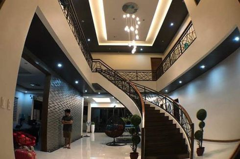 10 Bedroom House for sale in Moonwalk, Metro Manila