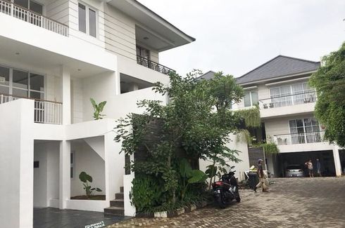 Townhouse dijual dengan 5 kamar tidur di Cilandak Timur, Jakarta