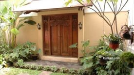 Rumah disewa dengan 4 kamar tidur di Lebak Bulus, Jakarta