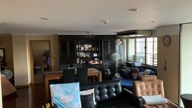 3 Bedroom Condo for sale in Acadamia Grand Tower, Khlong Tan Nuea, Bangkok near BTS Phrom Phong