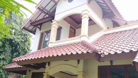 Rumah disewa dengan 4 kamar tidur di Cilandak Barat, Jakarta