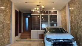3 Bedroom Townhouse for sale in Prompak Place, Khlong Tan Nuea, Bangkok