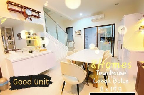 Townhouse dijual dengan 4 kamar tidur di Lebak Bulus, Jakarta