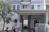 4 Bedroom House for sale in Waru, East Java