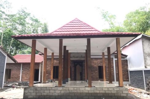 4 Bedroom House for sale in Joho, Central Java