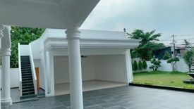 Rumah dijual dengan 7 kamar tidur di Mampang Prapatan, Jakarta