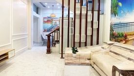 6 Bedroom House for sale in Dich Vong, Ha Noi