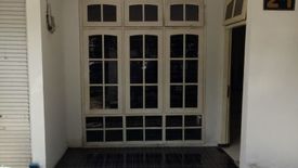 5 Bedroom House for rent in Menur Pumpungan, East Java