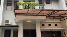 Townhouse dijual dengan 4 kamar tidur di Cipete Utara, Jakarta