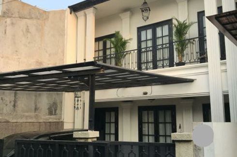 Townhouse dijual dengan 3 kamar tidur di Kebon Jeruk, Jakarta