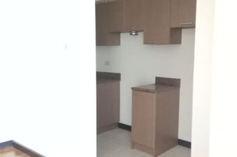 2 Bedroom House for Sale or Rent in Urdaneta, Metro Manila near MRT-3 Ayala