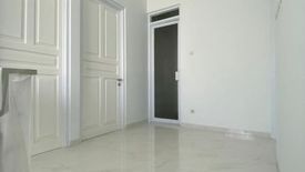 Rumah dijual dengan 5 kamar tidur di Babatan, Jawa Timur
