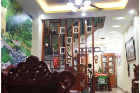 5 Bedroom House for sale in Dich Vong Hau, Ha Noi