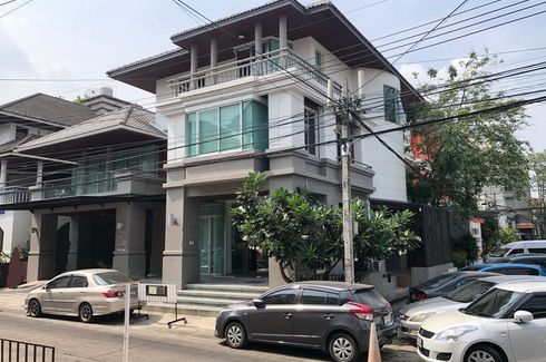 5 Bedroom Office for rent in Sam Sen Nok, Bangkok