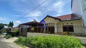 Rumah disewa dengan 3 kamar tidur di Cihanjuang Rahayu, Jawa Barat