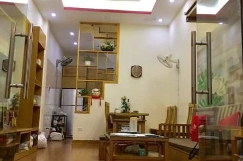 3 Bedroom Townhouse for sale in Nga Tu So, Ha Noi