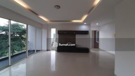 Rumah dijual dengan 6 kamar tidur di Babakan Madang, Jawa Barat