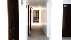 74 Bedroom Condo for rent in Urdaneta, Metro Manila near MRT-3 Ayala