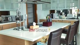 3 Bedroom Condo for rent in Park Terraces, San Lorenzo, Metro Manila near MRT-3 Ayala