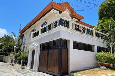 3 Bedroom House for sale in Moonwalk, Metro Manila