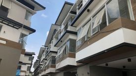 4 Bedroom House for sale in Apolonio Samson, Metro Manila near LRT-1 Balintawak