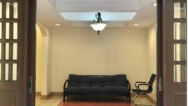 3 Bedroom House for rent in Urdaneta, Metro Manila near MRT-3 Ayala